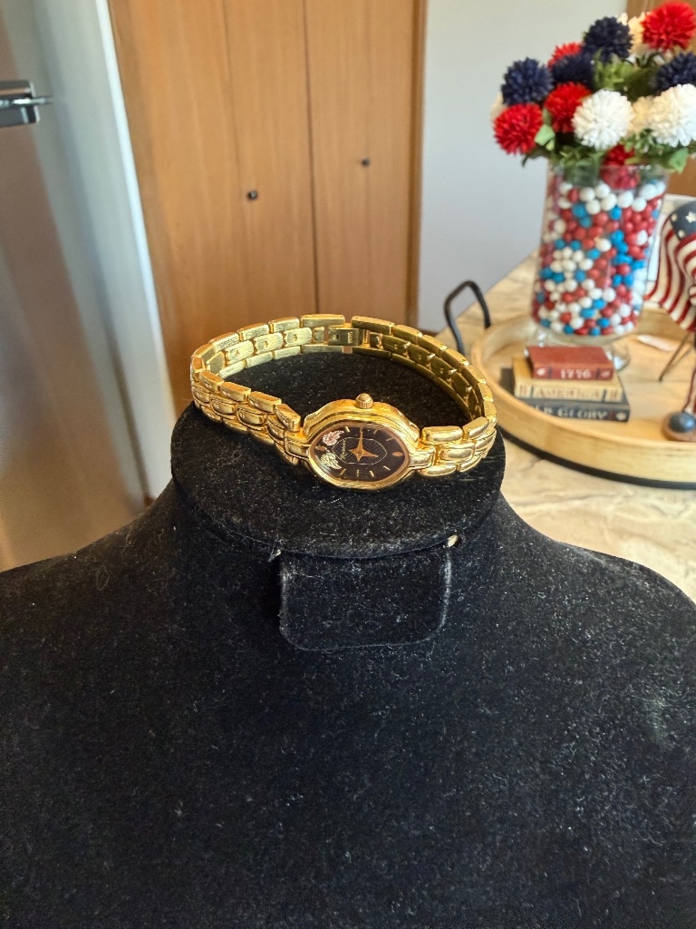 Vintage Rushmore 1990s Black Hills gold ladies analog watch